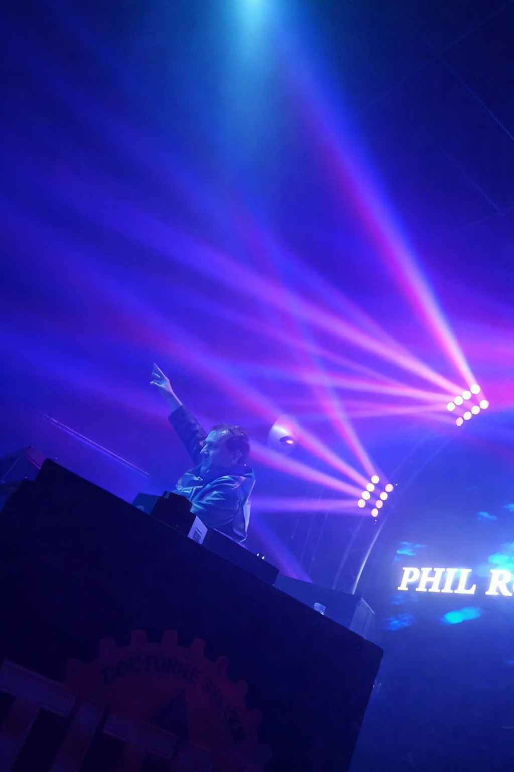 DJ photo - stage blue